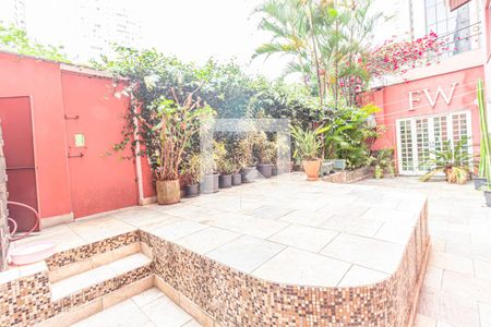 Casa à venda com 400m², 8 quartos e 6 vagas Casa à venda com 400m², 8 quartos e 6 vagasQuintal