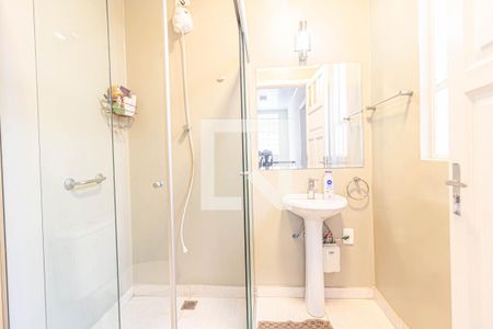 Casa à venda com 400m², 8 quartos e 6 vagas Casa à venda com 400m², 8 quartos e 6 vagasBanheiro