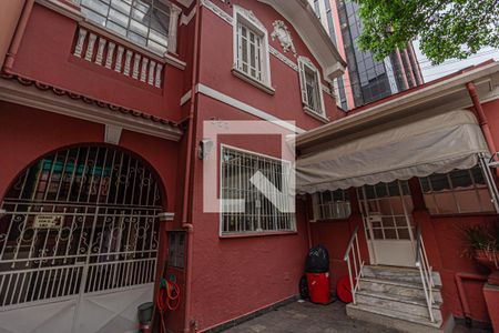 Casa à venda com 400m², 8 quartos e 6 vagas Casa à venda com 400m², 8 quartos e 6 vagasFachada