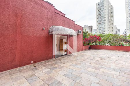Casa à venda com 400m², 8 quartos e 6 vagas Casa à venda com 400m², 8 quartos e 6 vagasQuintal