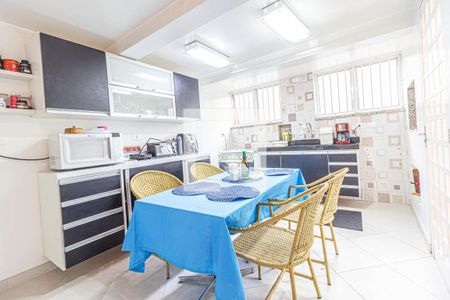 Casa à venda com 400m², 8 quartos e 6 vagas Casa à venda com 400m², 8 quartos e 6 vagasCozinha