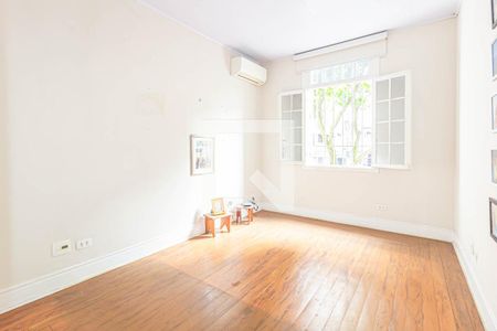 Casa à venda com 400m², 8 quartos e 6 vagas Casa à venda com 400m², 8 quartos e 6 vagasQuarto 2