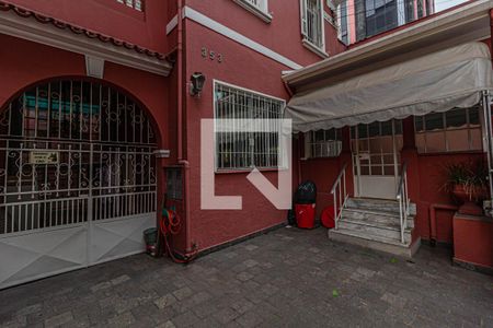 Casa à venda com 400m², 8 quartos e 6 vagas Casa à venda com 400m², 8 quartos e 6 vagasFachada