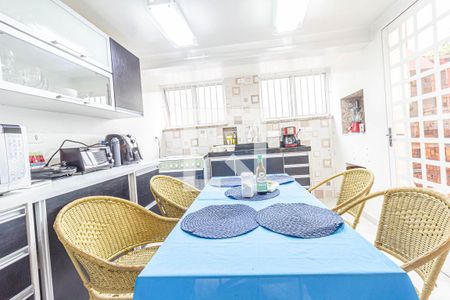 Casa à venda com 400m², 8 quartos e 6 vagas Casa à venda com 400m², 8 quartos e 6 vagasCozinha