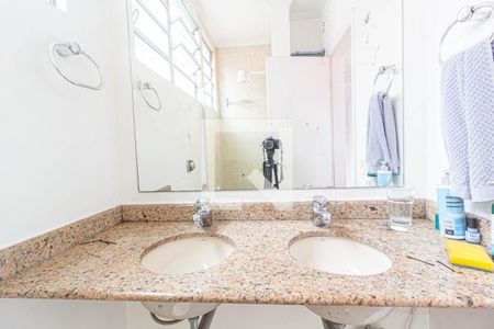 Casa à venda com 400m², 8 quartos e 6 vagas Casa à venda com 400m², 8 quartos e 6 vagasBanheiro da Suíte