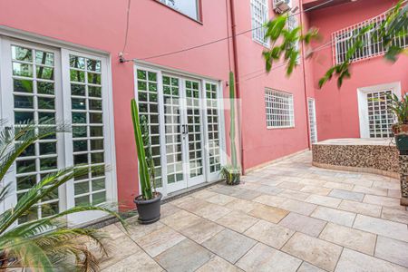 Casa à venda com 400m², 8 quartos e 6 vagas Casa à venda com 400m², 8 quartos e 6 vagasQuintal