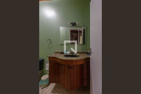 Casa à venda com 400m², 8 quartos e 6 vagas Casa à venda com 400m², 8 quartos e 6 vagasBanheiro