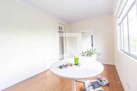 Casa à venda com 400m², 8 quartos e 6 vagas Casa à venda com 400m², 8 quartos e 6 vagasQuarto 4 - Suite