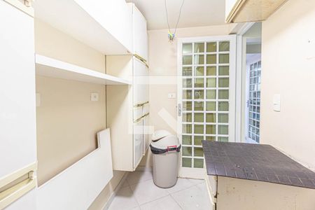 Casa à venda com 400m², 8 quartos e 6 vagas Casa à venda com 400m², 8 quartos e 6 vagasÁrea de Serviço