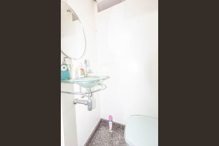 Casa à venda com 400m², 8 quartos e 6 vagas Casa à venda com 400m², 8 quartos e 6 vagasBanheiro