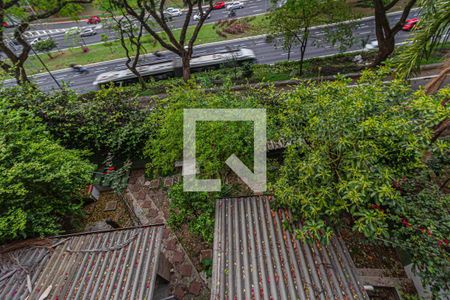 Casa à venda com 400m², 8 quartos e 6 vagas Casa à venda com 400m², 8 quartos e 6 vagasQuintal