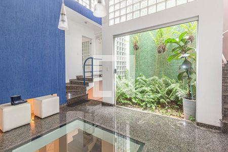 Casa à venda com 400m², 8 quartos e 6 vagas Casa à venda com 400m², 8 quartos e 6 vagasSala