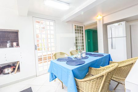 Casa à venda com 400m², 8 quartos e 6 vagas Casa à venda com 400m², 8 quartos e 6 vagasCozinha