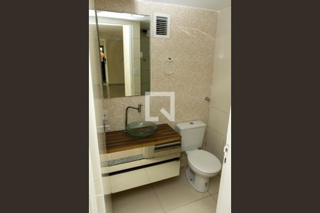 Apartamento à venda com 70m², 2 quartos e 1 vaga Apartamento à venda com 70m², 2 quartos e 1 vagaBanheiro