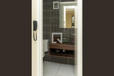 Apartamento à venda com 70m², 2 quartos e 1 vaga Apartamento à venda com 70m², 2 quartos e 1 vagaBanheiro