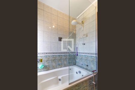 Casa à venda com 249m², 4 quartos e 3 vagasBanheiro da Suíte 1