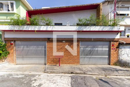 Casa à venda com 249m², 4 quartos e 3 vagasFachada