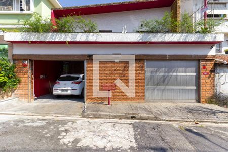 Casa à venda com 249m², 4 quartos e 3 vagasFachada