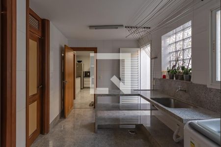Casa à venda com 606m², 5 quartos e 8 vagasÁrea de Serviço