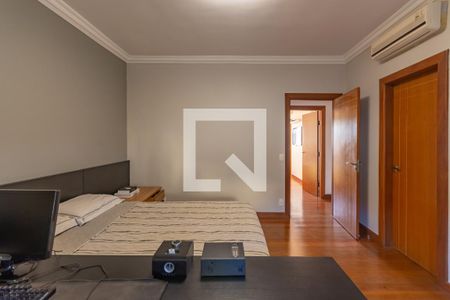 Casa à venda com 606m², 5 quartos e 8 vagasSuíte 3