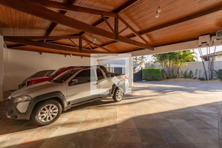 Casa à venda com 606m², 5 quartos e 8 vagasEntrada