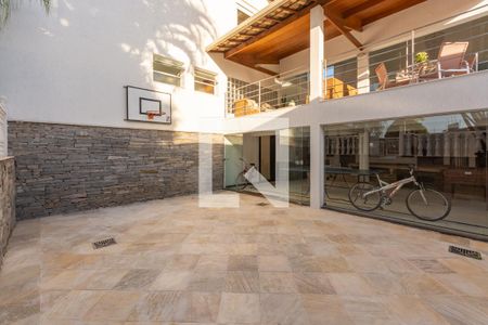 Casa à venda com 606m², 5 quartos e 8 vagasSala de Jogos