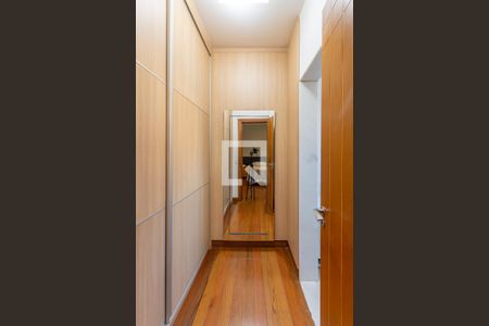 Casa à venda com 606m², 5 quartos e 8 vagasSuíte 3 - Closet