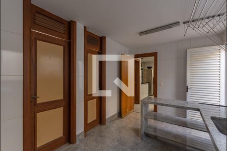 Casa à venda com 606m², 5 quartos e 8 vagasÁrea de Serviço