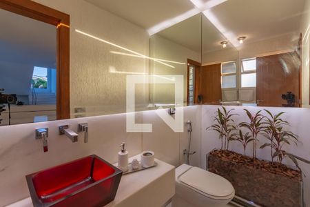 Casa à venda com 606m², 5 quartos e 8 vagasLavabo 