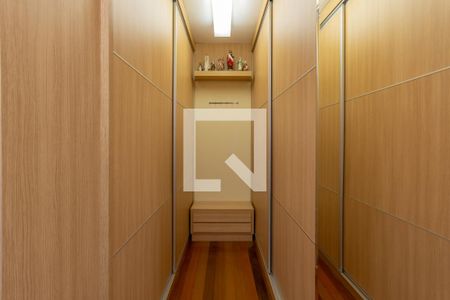 Casa à venda com 606m², 5 quartos e 8 vagasSuíte 4 - Closet