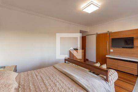 Casa à venda com 606m², 5 quartos e 8 vagasSuíte 4