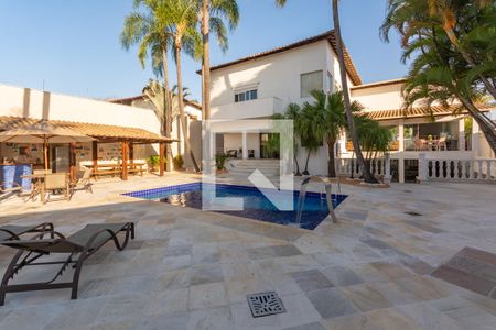 Casa à venda com 606m², 5 quartos e 8 vagasPiscina