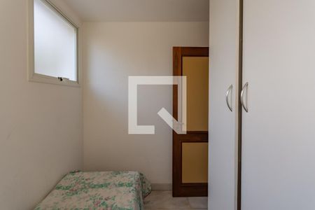 Casa à venda com 606m², 5 quartos e 8 vagasQuarto de Serviço
