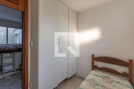 Casa à venda com 606m², 5 quartos e 8 vagasQuarto de Serviço