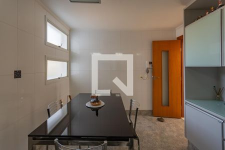 Casa à venda com 606m², 5 quartos e 8 vagasCopa