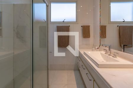 Casa à venda com 606m², 5 quartos e 8 vagasBanheiro suíte 1