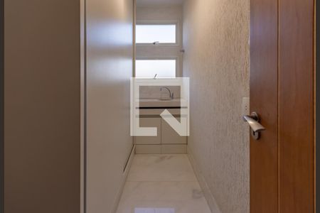 Casa à venda com 606m², 5 quartos e 8 vagasLavabo 2