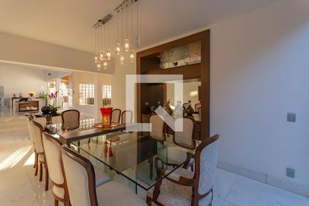 Casa à venda com 606m², 5 quartos e 8 vagasSala de Jantar