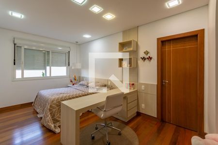 Casa à venda com 606m², 5 quartos e 8 vagasSuíte 1