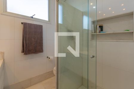 Casa à venda com 606m², 5 quartos e 8 vagasBanheiro suíte 3