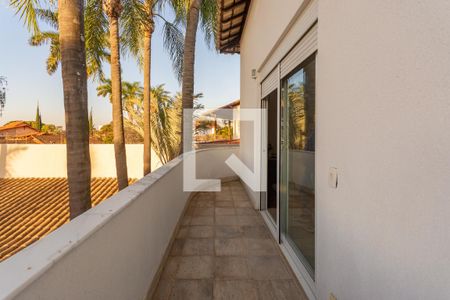 Casa à venda com 606m², 5 quartos e 8 vagasSuíte 4 - Varanda