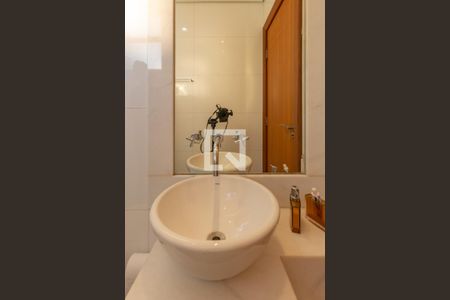 Casa à venda com 606m², 5 quartos e 8 vagasBanheiro suíte 2