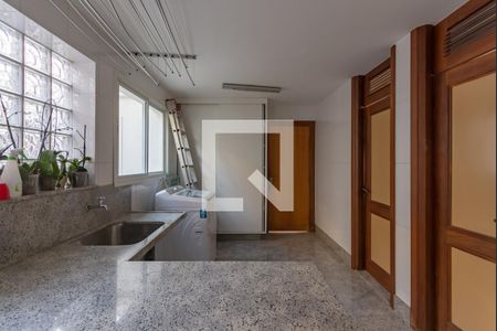 Casa à venda com 606m², 5 quartos e 8 vagasÁrea de Serviço