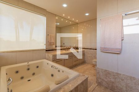 Casa à venda com 606m², 5 quartos e 8 vagasBanheiro suíte 4