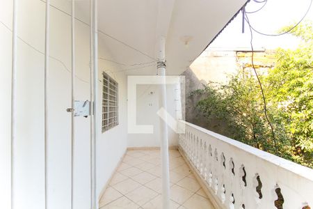 Casa à venda com 140m², 3 quartos e 3 vagas Casa à venda com 140m², 3 quartos e 3 vagasVaranda