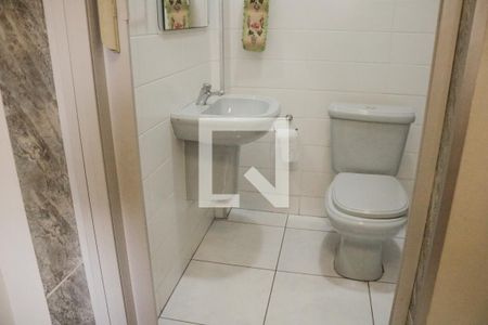 Casa à venda com 670m², 5 quartos e 6 vagasBanheiro Quarto de Serviço