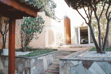 Casa à venda com 670m², 5 quartos e 6 vagasQuintal