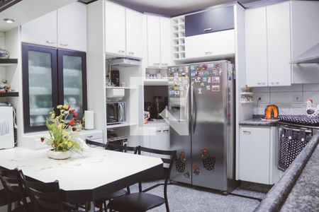 Casa à venda com 670m², 5 quartos e 6 vagasCozinha