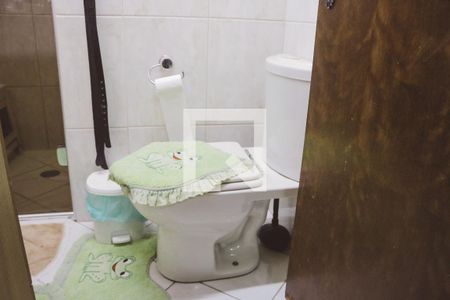 Casa à venda com 670m², 5 quartos e 6 vagasBanheiro da Suíte 2