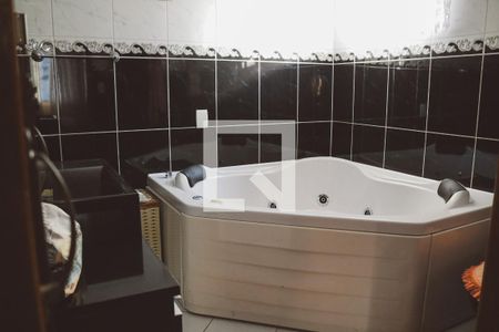 Casa à venda com 670m², 5 quartos e 6 vagasBanheiro da Suíte 3